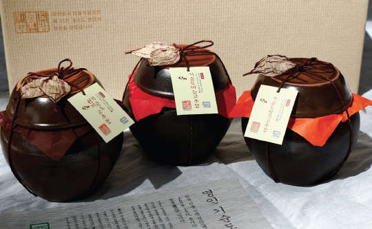 지난 추석 첫선을 보여 큰 호응을 얻은 제35호 식품 명인 담양군 기순도 장 세트도 이번 설에 다시 만나 볼 수 있다. 롯데호텔부산 제공